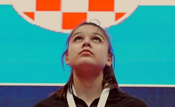 KARATE: SARA TOMIĆ SVJETSKA JUNIORSKA PRVAKINJA, SVEN STRAHIJA VICEPRVAK!