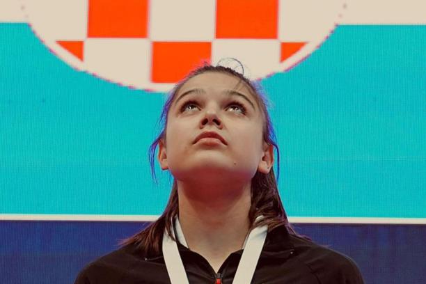 KARATE: SARA TOMIĆ SVJETSKA JUNIORSKA PRVAKINJA, SVEN STRAHIJA VICEPRVAK!