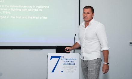 Sutra je u Splitu predstavljanje knjige “Kickboxing teorija i praksa” Dr. Dino Belošević- nekadašnji Svjetski Prvak!
